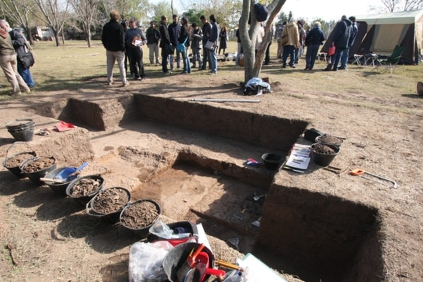 ELLITORAL_25879 | Pablo Aguirre (archivo) Trabajos de excavación arqueológica en Puerto Gaboto en búsqueda del Fuerte de Sancti Spíritu, primer asentamiento europeo en el Río de La Plata.