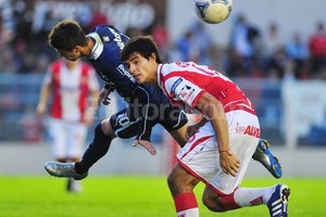 ELLITORAL_55710 |  Telam El partido fue parejo, mayor control de parte de Independiente, pero las más claras fueron de contra para Unión.