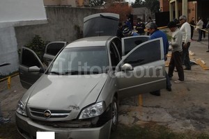ELLITORAL_43765 |  Flavio Raina El Chevrolet Astra con el estupefaciente estaba estacionado en la cochera de un edificio de departamentos ubicado en calle La Paz 3955.