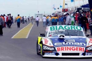 Telam Gabriel Ponce De León, logró el primer puesto en las pruebas de clasificación del Turismo Carretera en Centenario-Neuquén.