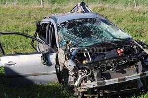 Francisco Díaz de Azevedo El Renault Megane dio 6 vueltas. La imagen muestra los daños causados en la carrocería.