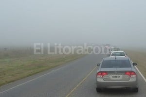 Intensos bancos de niebla y lluvias dificultan la visibilidad en rutas
