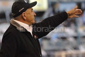 ELLITORAL_45642 |  M&G Fotografías El equipo del  Cabezón . Carlos Trullet es el técnico del equipo puntero de la Primera División que se prepara para visitar a Unión en el 15 de Abril.