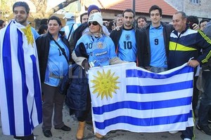 ELLITORAL_43956 |  Rosa Marsiglia Los hinchas uruguayos estuvieron desde temprano en Santa Fe.