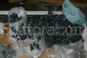 ELLITORAL_30277 |  Prensa DGPCA Los agentes antinarcóticos secuestraron 265 envoltorios de cocaína lista para ser comercializada, un envoltorio con la misma sustancia y otro paquete más chico que tenía marihuana.