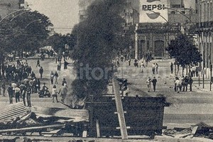 Archivo El Litoral Barricadas en calle San Juan. Al segundo cordobazo se lo conoce como viborazo .