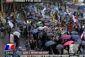 Digitalización ElLitoral.com Viernes 29 de octubre de 2010. Espera para el traslado de los restos de Néstor Kirchner.