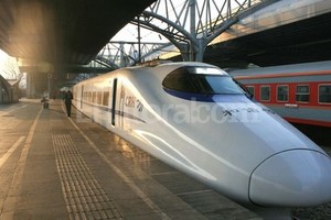EFE Otro tren de alta velocidad que conecta Pekín con Tianjin.