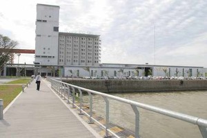 Guillermo Di Salvatore En esta ciudad, el casino se encuentra dentro de un complejo que incluye hotel, centro de convenciones y paseo de compras, además de actividades relacionadas con el rubro gastronómico.