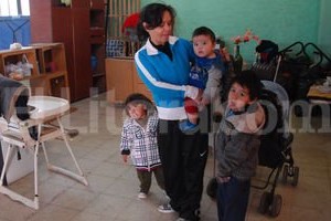 ELLITORAL_56964 |  Flavio Raina. No tenía a dónde ir . Verónica Márquez permanece en el Cedepro junto a sus hijos, mientras aguarda la decisión de las autoridades.