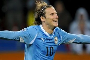 EFE El jugador uruguayo celebra el 2-1 que marcó contra Alemania durante el partido por el tercer y cuarto puesto del Mundial de Fútbol Sudáfrica 2010.