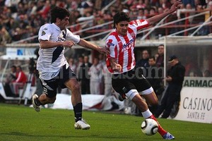 Pablo Aguirre El grandote Matías Quiroga marcó uno de los goles ante Deportivo Merlo y será titular en José Ingenieros ante Chacarita.
