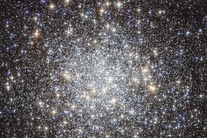 ELLITORAL_52917 |  EFE Imagen facilitada hoy por la Agencia Espacial Europea del cúmulo global Messier 9, la más nítida captada por el telescopio Hubble.