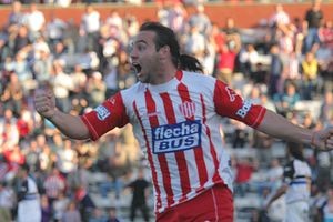 Pablo Aguirre Los hinchas de Unión ya se ilusionan para que esta foto se multiplique en la temporada 2010/2011.