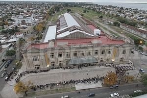 Luis Cetraro La manifestación se produjo ante las puertas del edificio ferroviario.