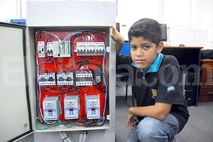 Télam El niño habla tres idiomas además de la lengua materna y recibirá el viernes su título de bachiller con 9,15 de promedio, un hecho sin antecedentes en la escuela de orientación técnica de la que egresa.