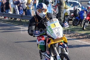Telam El Dakar en su Edición 2011, Argentina ,Chile en su etapa final, a Buenos Aires, paso por Rosario, camino a Baradero.-Marc Coma a bordo de su moto.