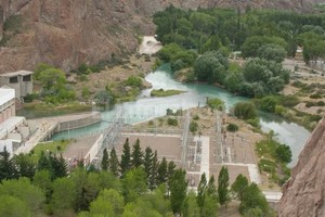 Alina Pozzolo El Dique Ameghino en el Valle Inferior del Río Chubut, una postal