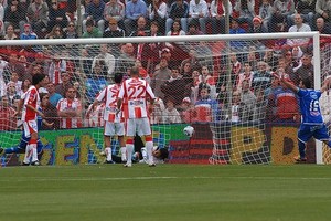 ELLITORAL_45696 | Mauricio Garín El único gol del partido.