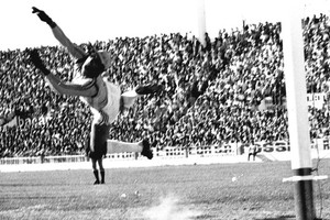 ELLITORAL_47618 |  Archivo El Litoral El  Gato  Andrada, cuando defendía el arco sabalero.