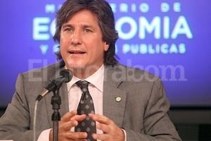 ELLITORAL_47540 |  Archivo El Litoral El ministro dice que no hay restricciones. Pero la lupa on line de la Afip controlará cada compra.