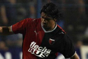 Archivo El Litoral Otros tiempos, cuando Tito vestía la camiseta rojinegra, luego pasó a Racing, donde no tuvo un buen año.