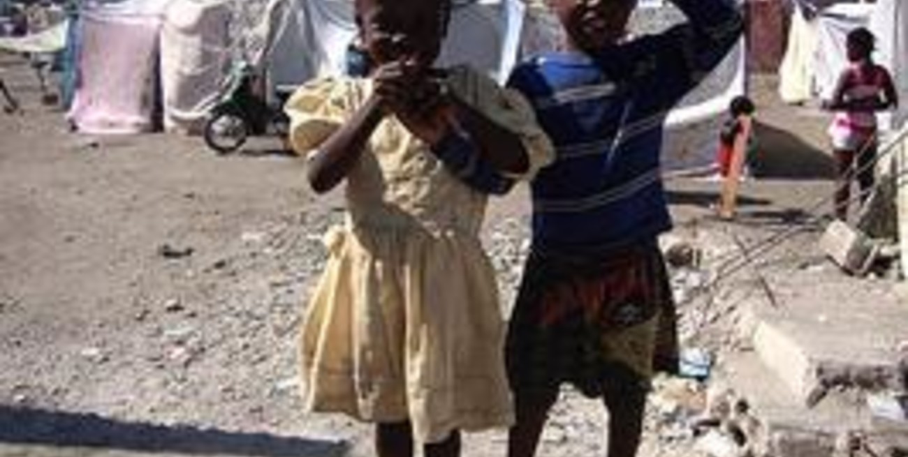 Padres argentinos esperan ayuda para traer sus hijos adoptivos de Haití