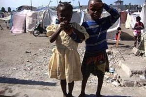 ELLITORAL_23258 |  EFE Miles de niños quedaron huérfanos y desde distintos puntos del planeta se trabaja para acelerar los trámites de adopción.