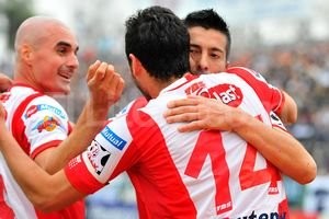 ELLITORAL_59812 | Matías Nápoli Un festejo que todos se están debiendo. Unión sólo marcó un gol en lo que va del torneo y no sirvió para nada. Fue el empate parcial ante Quilmes, pero luego Carli puso el 2-1 decisivo.