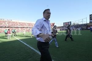 Mauricio Garín El DT de Colón mantuvo a Chevantón en cancha y el uruguayo le pagó con tres puntos.