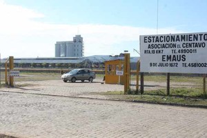 Guillermo Di Salvatore Nuevo lugar para estacionar cerca del centro. El predio está ubicado en una fracción del puerto local, con ingreso por calle Mendoza y otra por Juan de Garay.