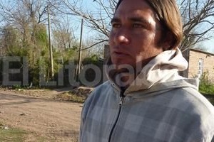 Danilo Chiapello Juan Kulak, quien tomó prudente distancia de su casa del barrio Santo Domingo después de las amenazas recibidas y otras señales de peligro, dice que sólo quiere que sus hijos no sean rehenes de nadie.