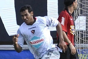 Telam Quiroga festeja el único gol que hizo en Primera. Fue el 28 de febrero de 2009 jugando para Newell's y contra Colón, que empató con gol de Rivarola.