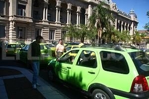 ELLITORAL_39498 |  Mauricio Garín La agresión sufrida esta madrugada por el trabajador derivó en medidas de protesta de sus compañeros, que cortaron calles en distintos puntos de la ciudad.