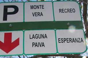 Amancio Alem. Las paradas cuentan con nueva señalización vertical para informar a los usuarios.