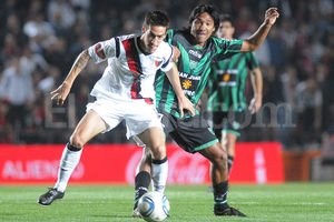 Luis Cetraro Tomás Costa demostró mucha actitud para correr, quitar, marcar. Pero Colón necesita que aporte juego y por eso Sciacqua lo pone en una de las bandas para lastimar como carrilero.