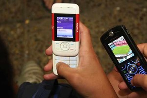 Archivo El Litoral El uso de los teléfonos celulares ahora costará más caro.