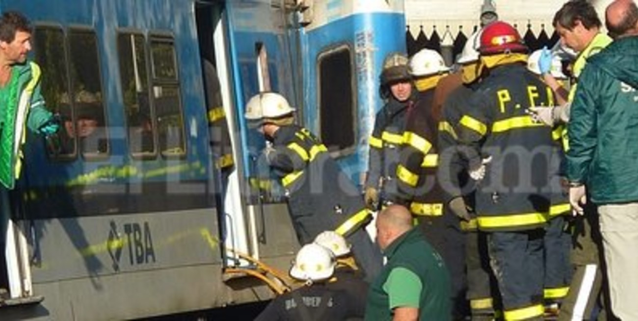 Once muertos por choque de dos trenes y un colectivo en el barrio porteño de Flores