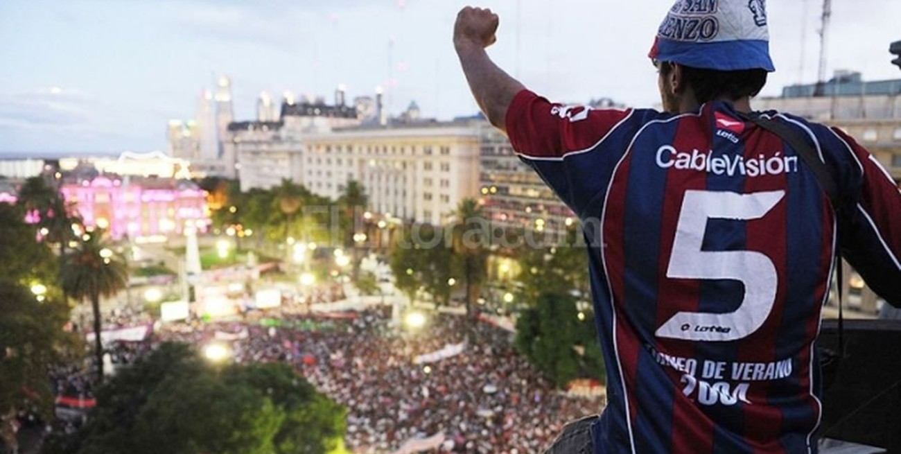 Los hinchas de San Lorenzo reclamaron la vuelta a Boedo
