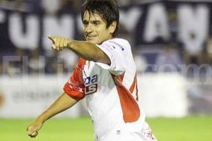 ELLITORAL_39204 |  Agencia Foto Reporte Rosales metió otro gol para el Tate. Ya había marcado el partido anterior en la Avenida. Crecen las expectativas para recibir a Boca Unidos el lunes a las 17.30.