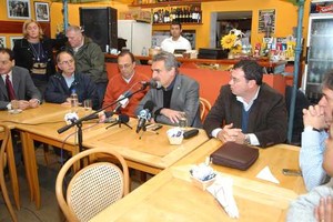 Amancio Alem Luciano Leiva. Jorge Fernández, Agustín Rossi, Martín Gainza y Luis Rubeo en el encuentro con la prensa.