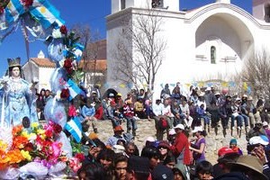 Augusto Moreno Prado / Télam Casabindo tiene sólo 165 habitantes, pero cada 15 de agosto se repleta: unas 4500 personas venidas de todas partes, llegan para asistir a la más insólita corrida de toros del mundo, el Toreo de la Vincha.