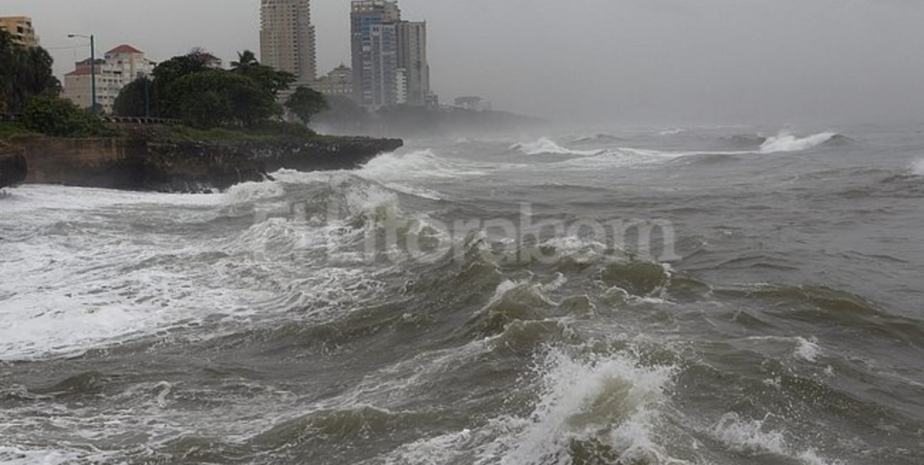 "Sandy" dejó 29 muertos en el Caribe y en EEUU esperan la "tormenta perfecta"