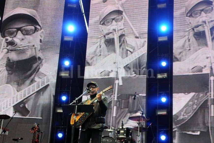 ELLITORAL_90133 |  Télam León Gieco entrega su música comprometida en el escenario principal del Cosquín Rock 2014, al cumplirse la primera jornada del festival.