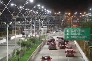 ELLITORAL_62088 |  Pablo Aguirre Vista general. Cuando se encienden las luces del circuito, parece un estadio de fútbol de primera división.