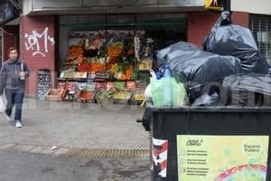 DyN Por el paro de Camioneros no hubo recolección de basura. Esta imagen se repite en todo el país.
