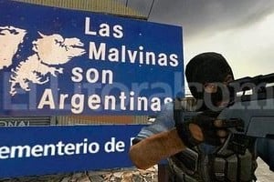 ELLITORAL_70573 |  Maqueta digital Una escena del Counter Strike en suelo de las islas.