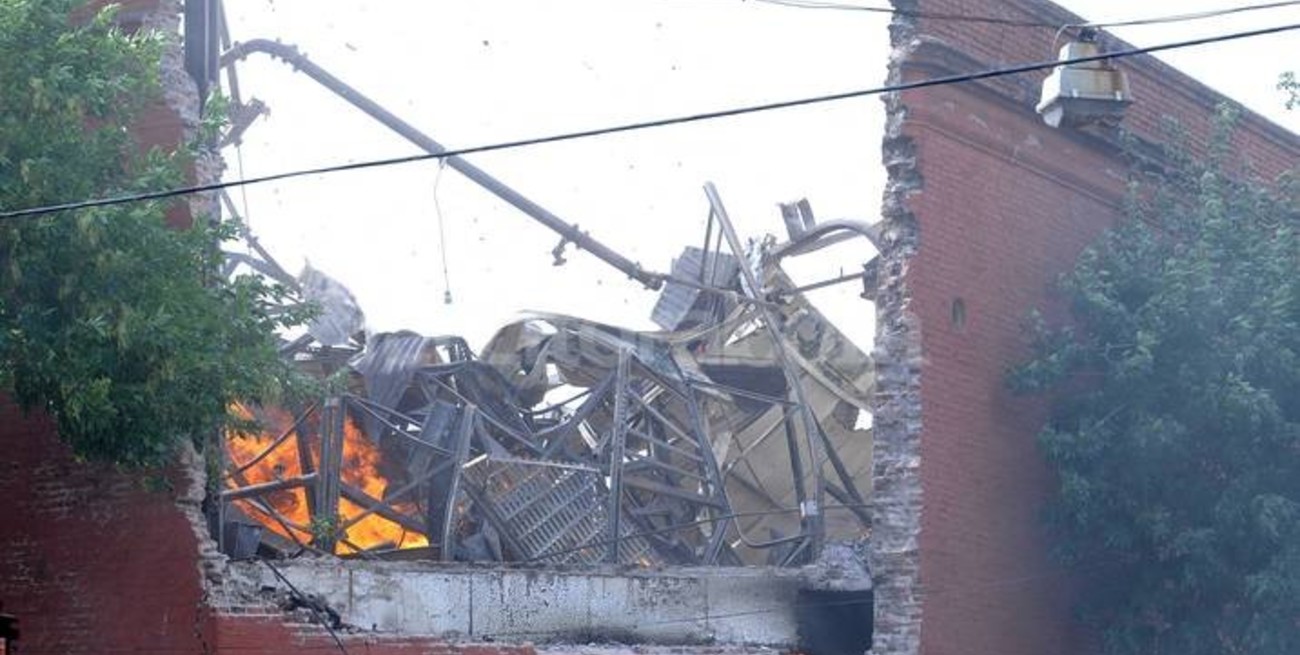 9 bomberos y rescatistas muertos en un incendio