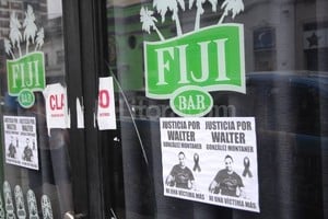 Archivo El Litoral/Flavio Raina. El bar Fiji reabrió anoche sus puertas, una vez vencida la clausura impuesta por el municipio.