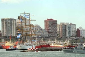 ELLITORAL_67080 | Telam Una multitud acompañó la llegada de la Fragata